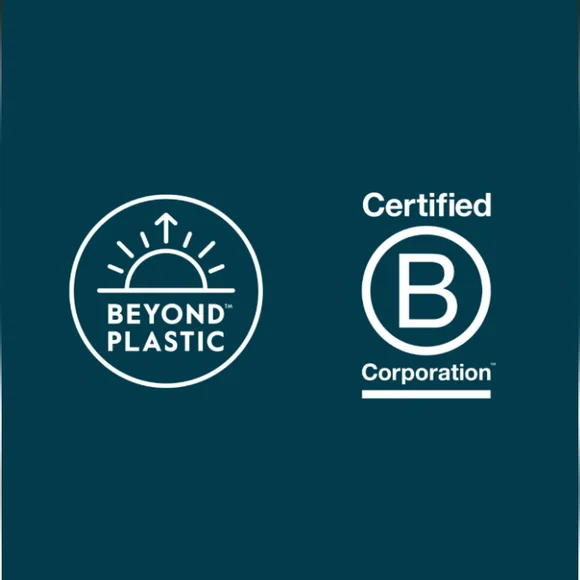 Grove Co Collaborative Glass Spray Bottle with Brilliant White Silicone Sleeve - Picture 11 of 12